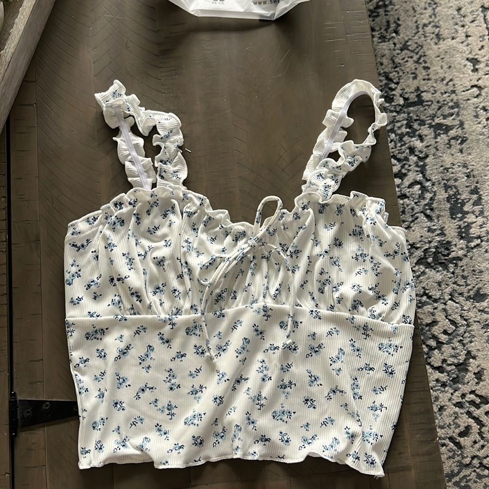 SHEIN Crop Top